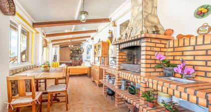 Eclectic oasis with poolside charm in Arranhó