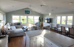 Smart TV, books - 9 MINUTE WALK TO THE BEACH; BEAUTIFULLY DECORATED; GREAT SIDE-STREET LOCATION  (Kill Devil Hills)