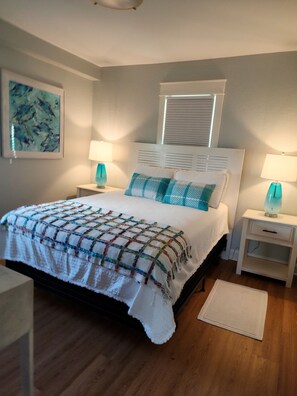 4 slaapkamers, een strijkplank/strijkijzer, reisbedje, gratis wifi