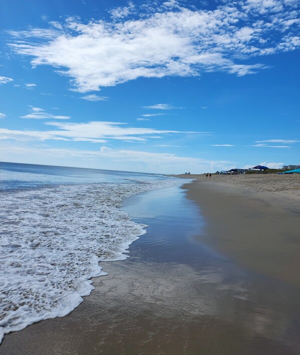 Beach nearby, sun loungers, beach towels