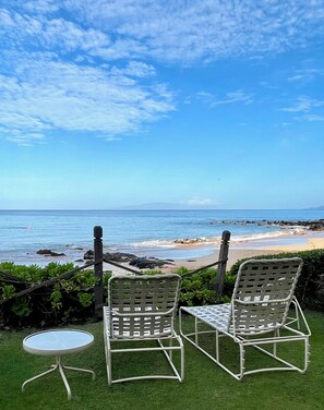 On the beach - Oceanfront Condo & Pool, Beautiful views & Sunsets (Kihei)