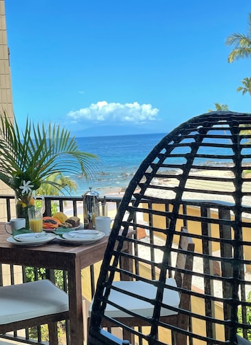 Oceanfront Condo & Pool, Beautiful views & Sunsets