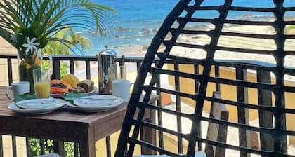 Oceanfront Condo & Pool, Beautiful views & Sunsets