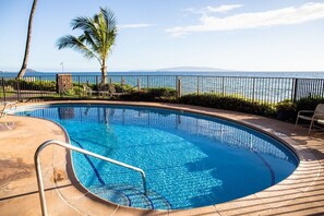 Pool - Oceanfront Condo & Pool, Beautiful views & Sunsets (Kihei)