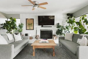 Smart TV, fireplace, table tennis, books - Desert Sky Ranch: Heated Pool, Mountain Views, Ping-pong, Fire Pit (Phoenix)