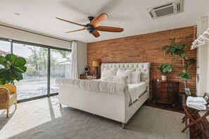 Smart TV, fireplace, ping pong, books