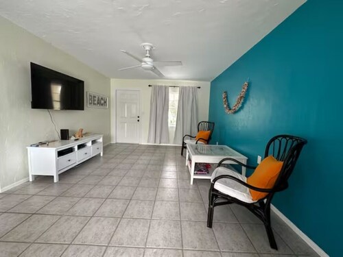 Steps away from the Beach, relaxing 2BR Beach Retreat on the Space Coast!