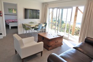 Smart TV - Views-for-ages-apartment (Nelson)