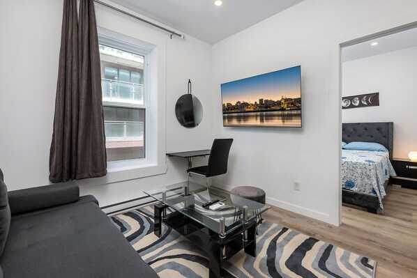 1 slaapkamer, een strijkplank/strijkijzer, wifi, beddengoed