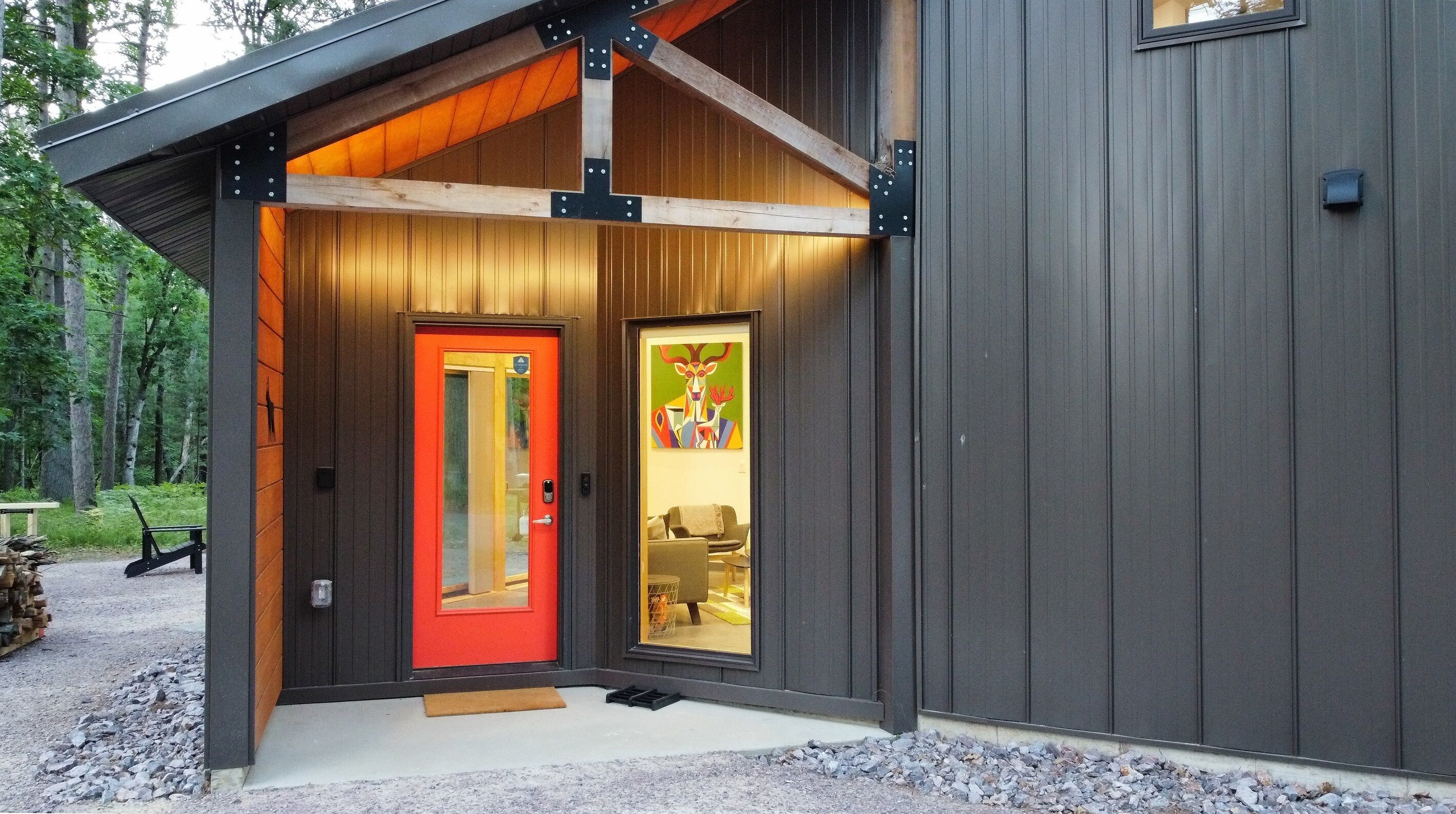 Deer Cabin @ Orange Tractor Retreat: a new, 3BR modern cabin on 40 private acres
