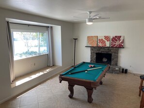 Game room - 4 Bedroom Home Close to Fair Grounds (Indio)