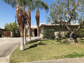 Exterior - 4 Bedroom Home Close to Fair Grounds (Indio)