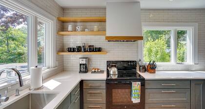 Coxsackie Home w/ River Views: Walk to The Wire!