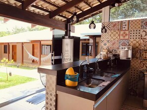 Private kitchen - CORNER OF JAÓ -PIRENÓPOLIS GO-338  (Vila Cintra Pirenópolis)