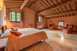 5 Schlafzimmer, Bügeleisen/Bügelbrett, Reisekinderbett, WLAN