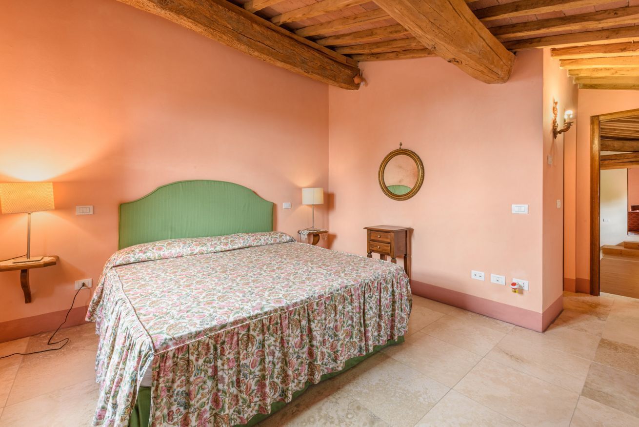 5 chambres, fer et planche à repasser, Wi-Fi, draps fournis