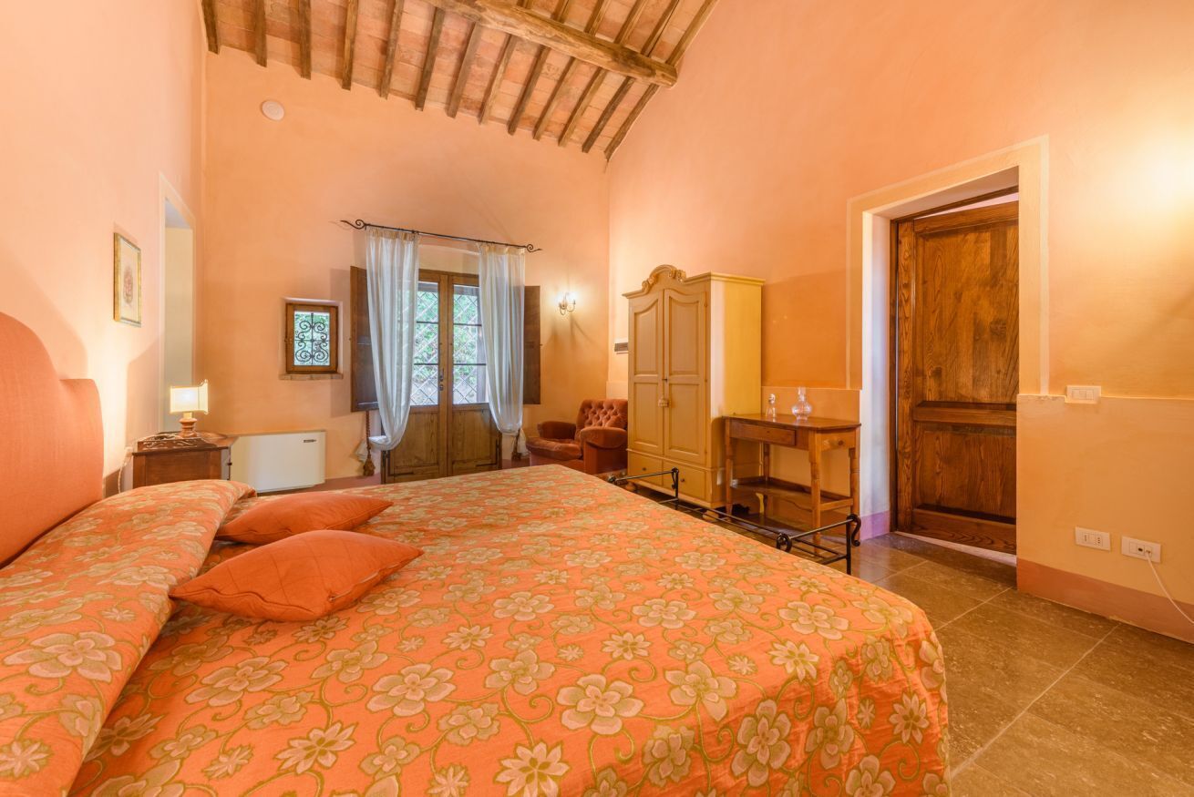 5 chambres, fer et planche à repasser, Wi-Fi, draps fournis
