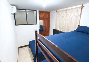 2 chambres, fer et planche à repasser, Wi-Fi gratuit, draps fournis