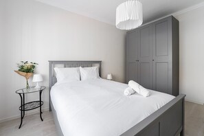 1 bedroom, desk, iron/ironing board, Internet