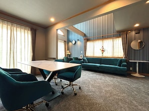 Family Chalet, 3 Bedrooms, Non Smoking | In-room dining