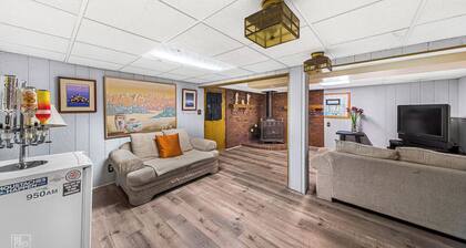 Home sweet home in Northwest Chicago, almost a sole unit for you, great location