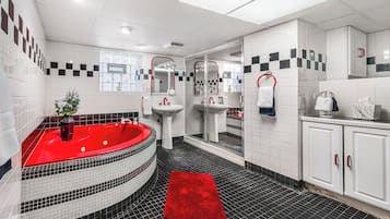 Jetted tub, towels, toilet paper