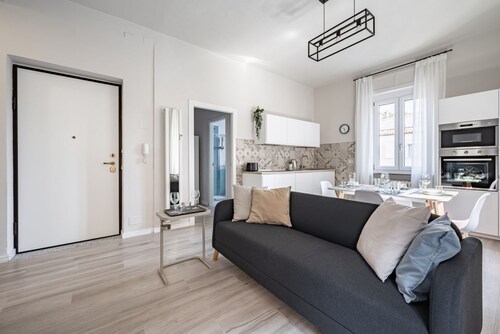 Second Arò Asti Modern Appt x4 with Balcony