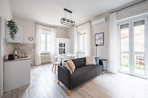 Second Arò Asti Modern Appt x4 with Balcony