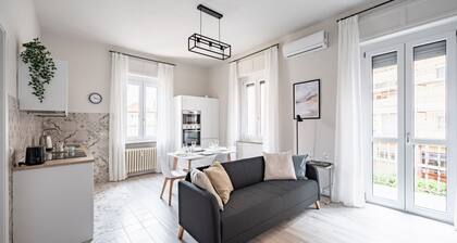 Second Arò Asti Modern Appt x4 with Balcony