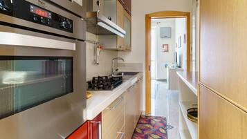 Micro-ondes, four, plaque de cuisson, lave-vaisselle