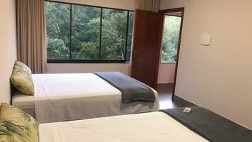 3 多间卧室、免费 WiFi、床单