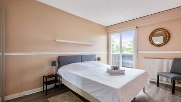 3 chambres, fer et planche à repasser, Wi-Fi, draps fournis