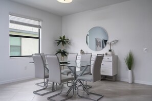 Dining - Welcome to your home away from home in Fort Myers, Florida! (Fort Myers)