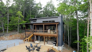 المنشأة من الخارج