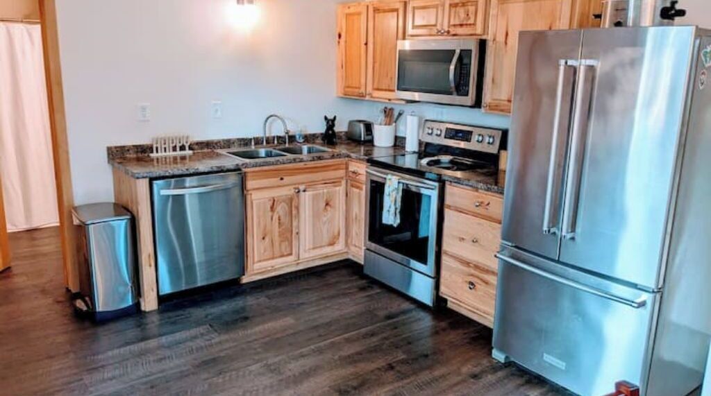 Refrigerador, microondas, horno y parrilla de estufa 