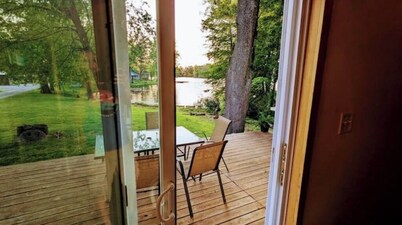 Cozy Lakeside Lodge w/Private Dock and Kids' Kayaks