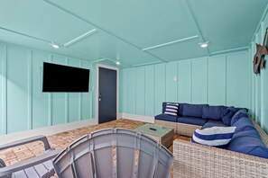 Smart TV - Island Pride Coastal Cottage - 2 King Beds on the East End! (Galveston)