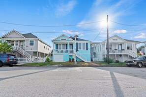 Exterior - Island Pride Coastal Cottage - 2 King Beds on the East End! (Galveston)