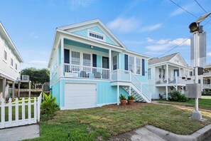 Exterior - Island Pride Coastal Cottage - 2 King Beds on the East End! (Galveston)