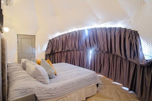 1 bedroom, iron/ironing board, free WiFi