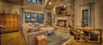Holiday House - Pet Friendly | Hot Tub | Modern Mountain Luxury