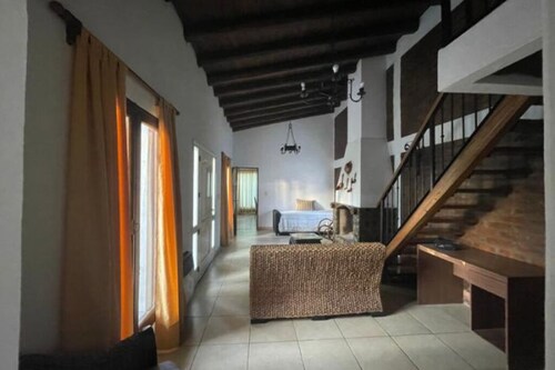 CASA POR LOS CAMINOS DEL VINO EN UN LUGAR DE VIÑEDOS PRIVILEGIADO DE  MENDOZA