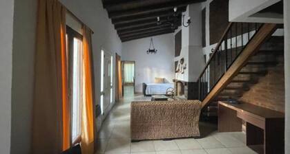 CASA POR LOS CAMINOS DEL VINO EN UN LUGAR DE VIÑEDOS PRIVILEGIADO DE MENDOZA