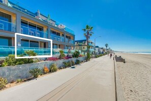 On the beach - Ocean Front * 2 Levels * Exclusive patio (San Diego)