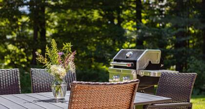 The Mercer House: 4 br w/ a/c, walkable Village location! Cady Hill Bike trails!