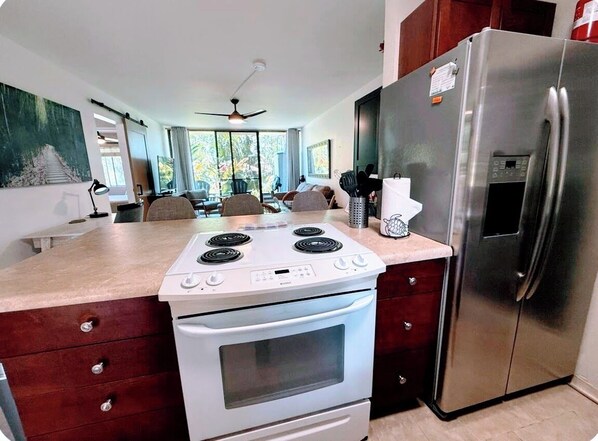 Fridge, microwave, oven, stovetop