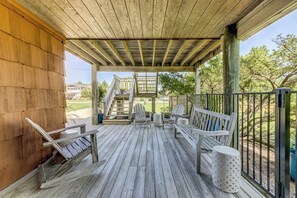 Terrace/patio - Saltwater Charm | 995 ft. to the Beach | Private Pool (Virginia Beach)