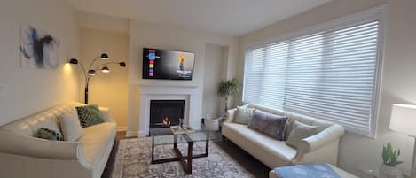 Smart TV, fireplace