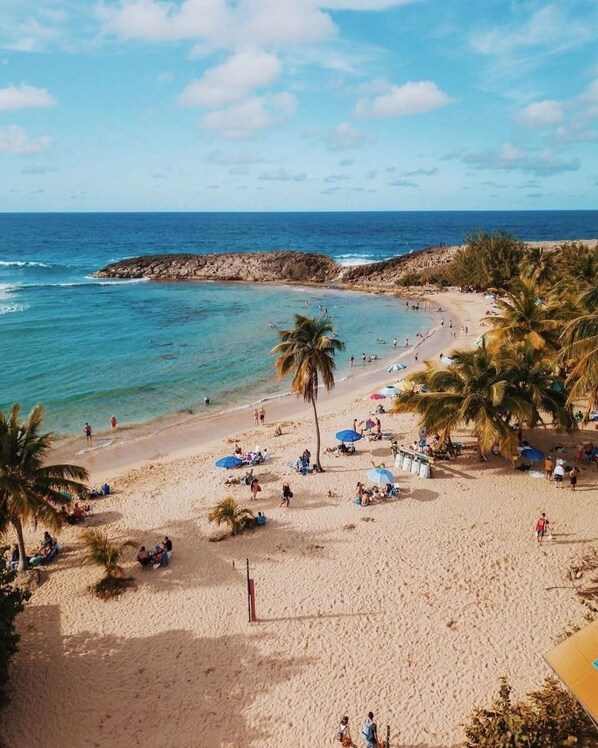 In Strandnähe, Liegestühle, Strandtücher