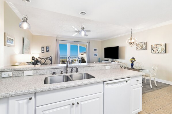 Fridge, microwave, oven, stovetop - SUMMERHOUSE 302 OFFERS AMAZING GULF VIEWS, COMMUNITY POOL, HOT TUB! (Mexico Beach)
